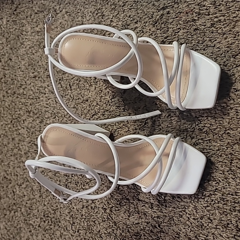 Cucco white string heels